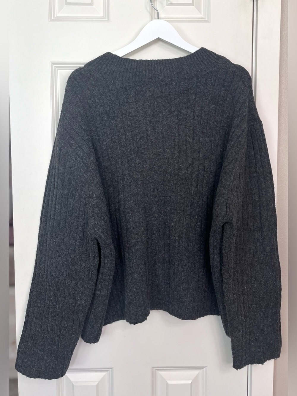 ASOS Design Oversized Rib-Knit V-Neck Sweater - Picture 2 of 4